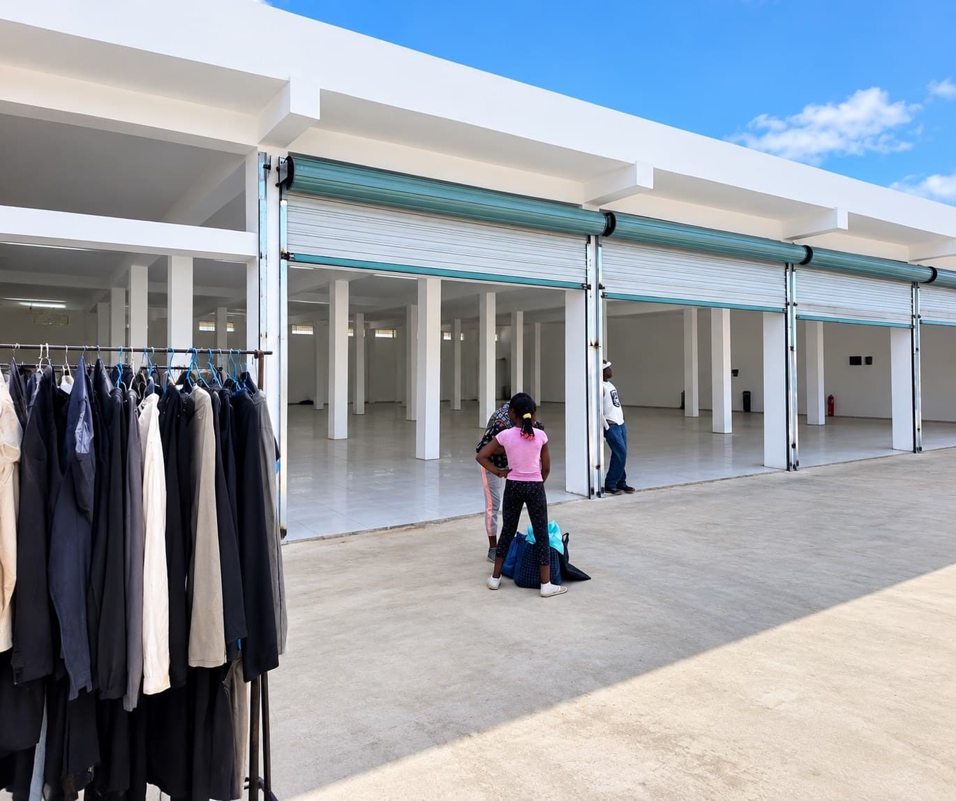 Arrenda-se Lojas Comerciais Localização: Frente ao Estádio Nacional do Zimpeto Próximo Às Bombas da Engene — 2